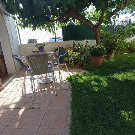 Апартаменти Flat With Garden Near Sea, Port And Airport Артеміда Екстер'єр фото