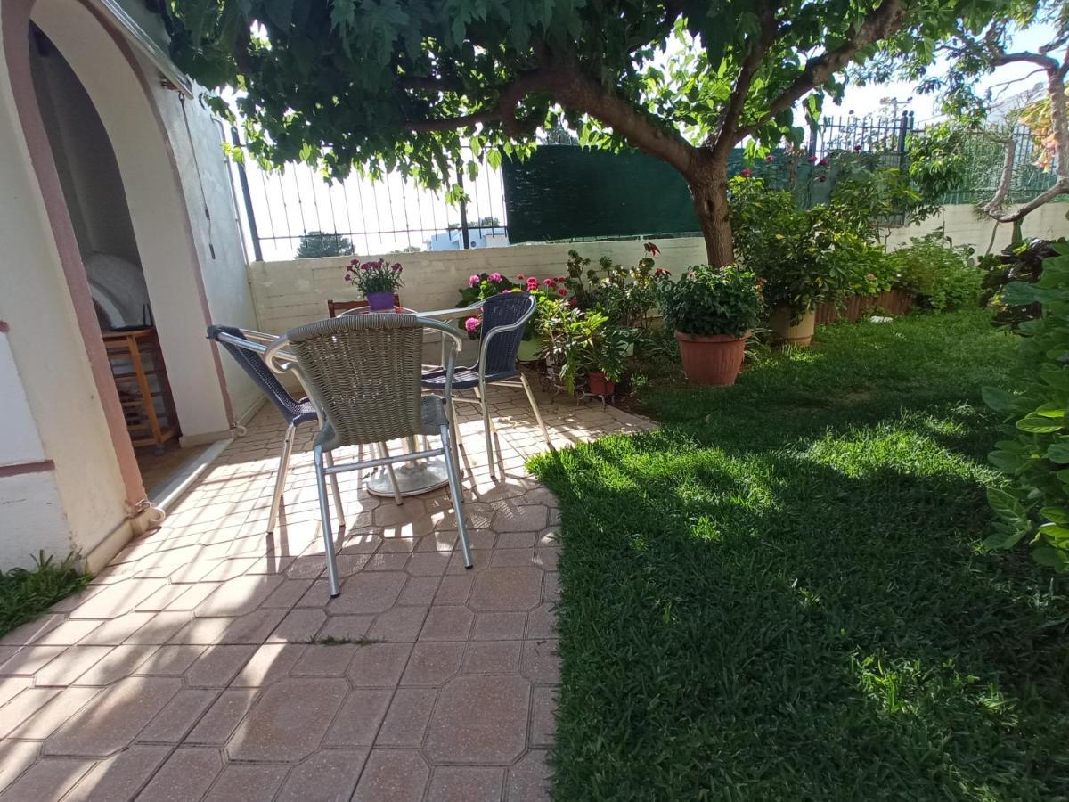 Апартаменти Flat With Garden Near Sea, Port And Airport Артеміда Екстер'єр фото